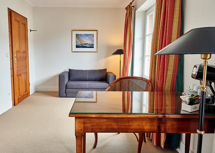 Отель Strandhotel 3*