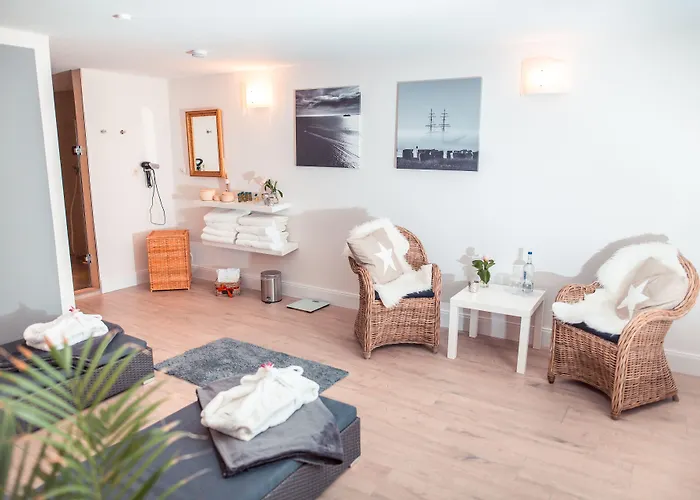 Strandhotel Отель 3*