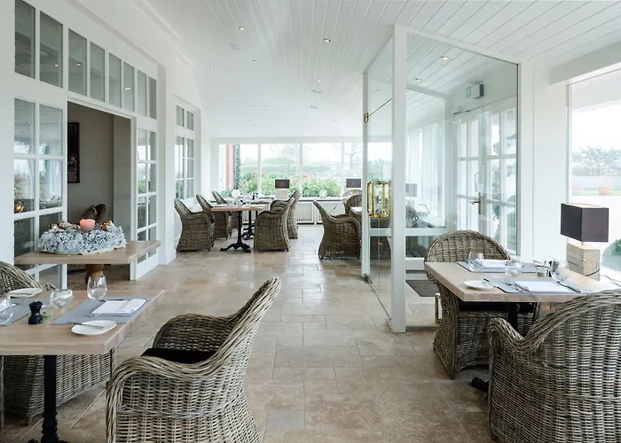 Strandhotel Отель Штранде