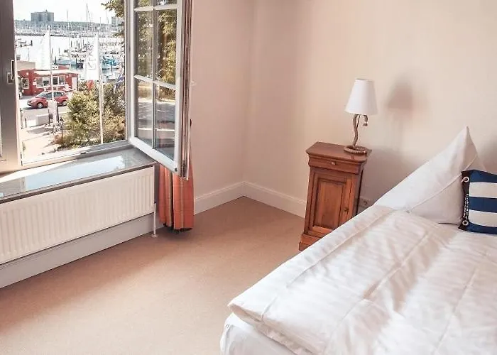 Отель Strandhotel Штранде