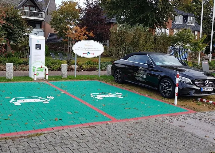 Strandhotel Отель 3*